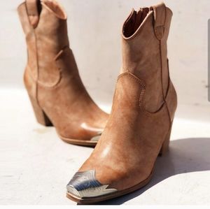 Steel tip booties - nude